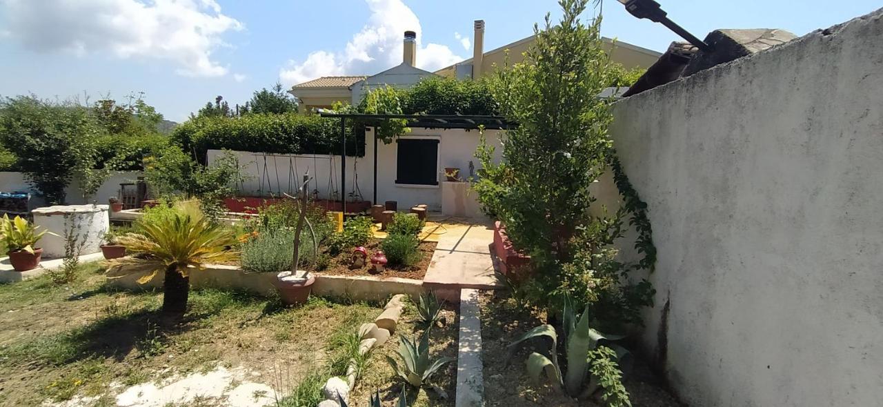 House In The Country Guest House Vatos Exterior photo